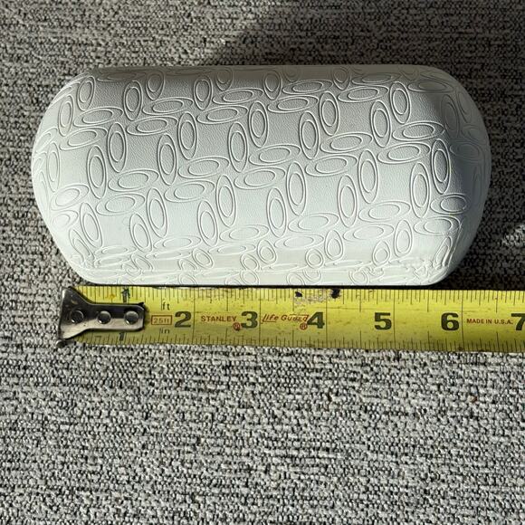 OAKLEY SIGNATURE "O" SUNGLASSES CLAM SHELL TRAVEL HARD WHITE STORAGE CASE ONLY - Picture 6 of 6